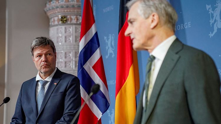 Auf Einkaufstour: Wirtschaftsminister Habeck organisiert bei Norwegens Premier Jonas Gahr Störe Rohstoffe als Ersatz für russische Lieferungen. 