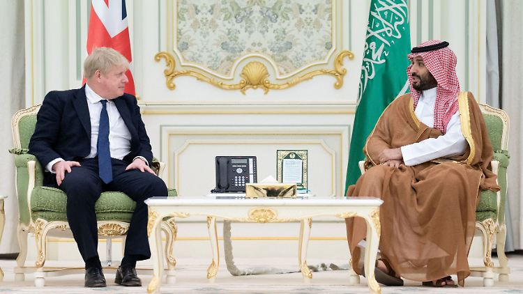 Gespräche über Öl und Massenhinrichtungen: Premier Johnson beim saudischen Kronprinzen bin Salman.