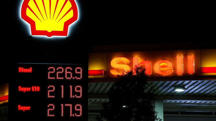 Angesichts solcher Preise bekommen viele Autofahrer derzeit bei der Fahrt zur Tankstelle Schnappatmung.
