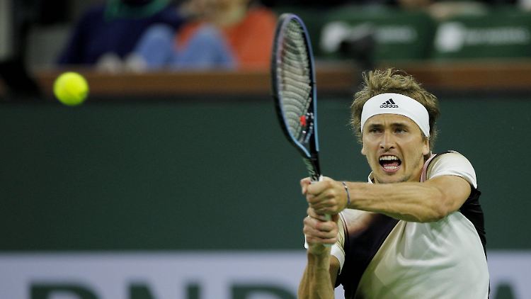 Zverev schlägt in Hamburg auf.