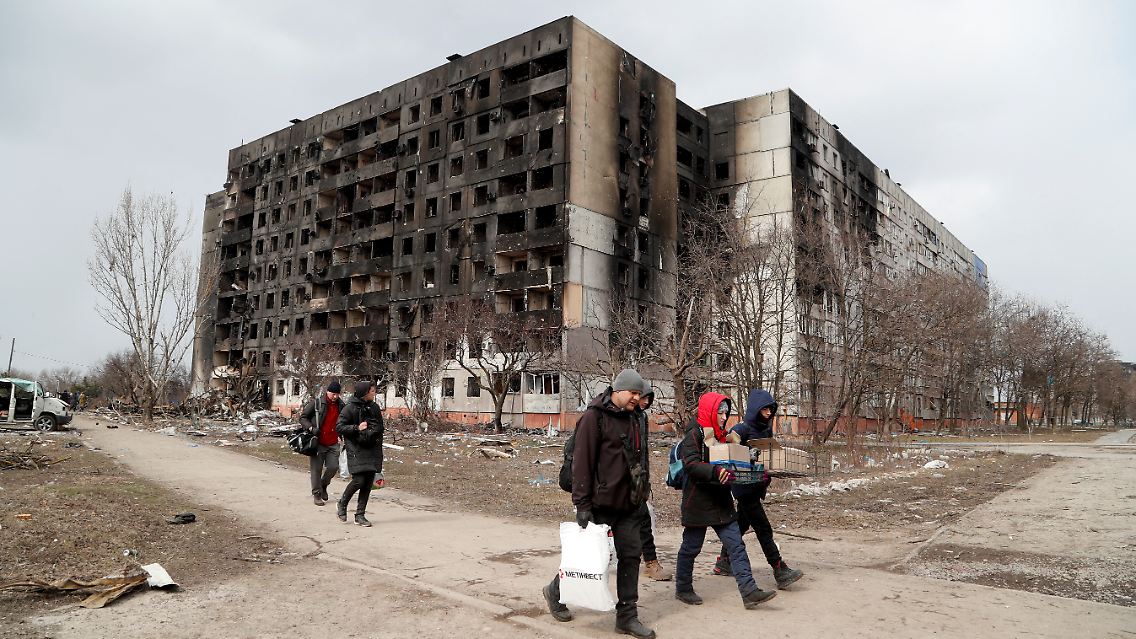 Ein zerstörter Häuserblock in Mariupol. Das Foto wurde am heutigen Donnerstag aufgenommen.