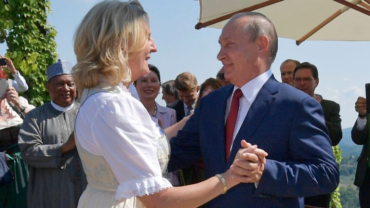 Nach dem Ausscheiden aus der Regierung bekam Kneissl einen Posten im Aufsichtsrat von Rosneft.