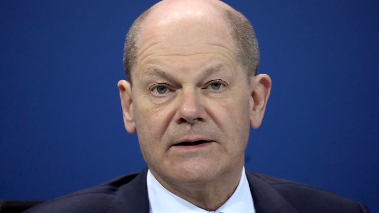 Scholz warf Putin vor, die Uhren zurückdrehen zu wollen "in eine Zeit, in der Großmächte die Landkarte unter sich aufteilen".