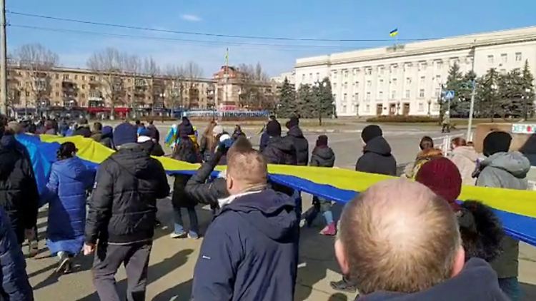 Protest gegen die russischen Besatzer in der ukrainischen Stadt Cherson am 13. März.