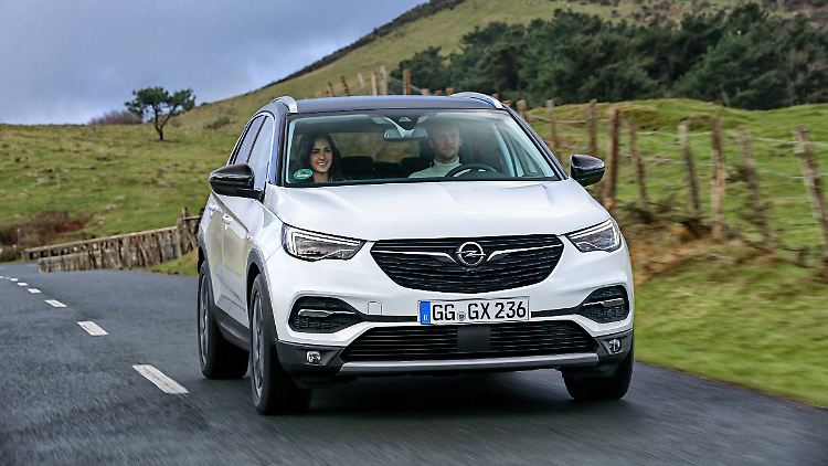 Der Gandland X ist noch weit von dem Vizir-Design der nachfolgenden Modelle von Opel entfernt. 