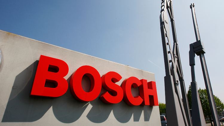 Der Autozulieferer Bosch habe seine Russland-Geschäfte massiv eingeschränkt, teilt das Unternehmen mit.