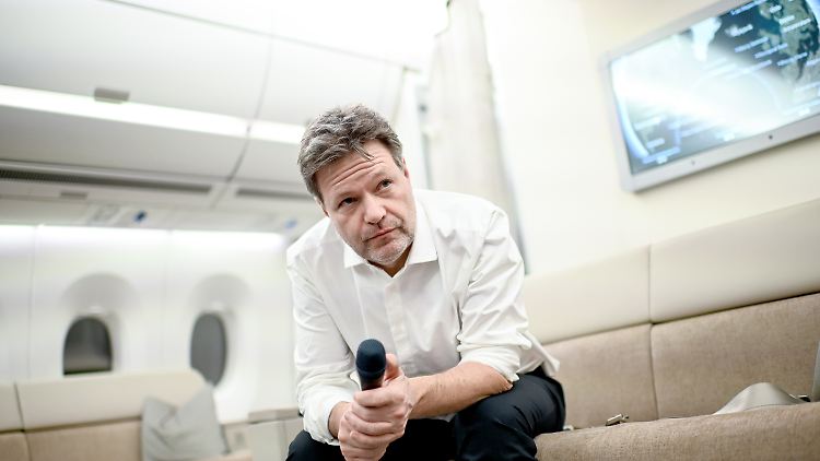 Habeck reist am Samstag nach Katar und in die Vereinigten Arabischen Emirate, um neue Gasverträge zu schließen.