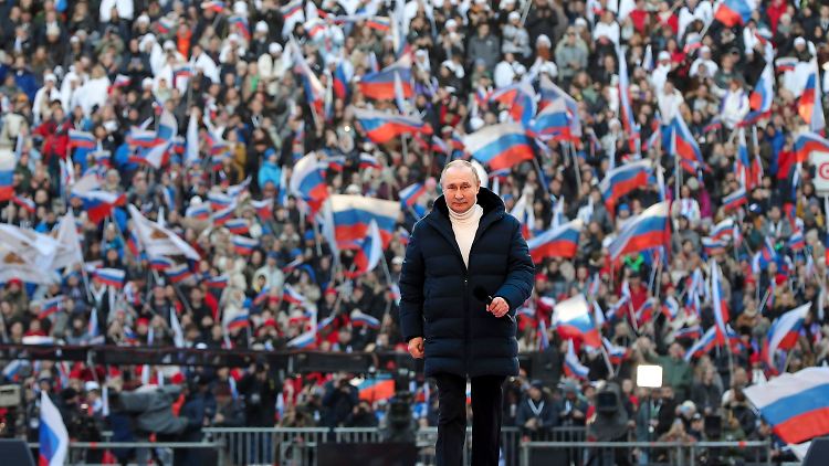 Putin versuchte, mit seiner Show im Moskauer Luschniki-Stadion Kriegsbegeisterung zu inszenieren.