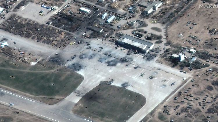 Der Flughafen in Cherson ist extrem umkämpft. Die Ukraine behauptet, den russischen Truppen schwere Verluste zugefügt zu haben.