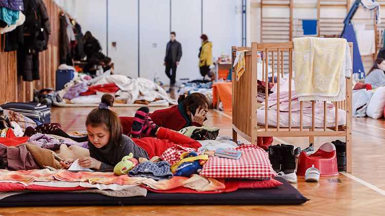 Viele Menschen suchen zunächst innerhalb der Ukraine Schutz.