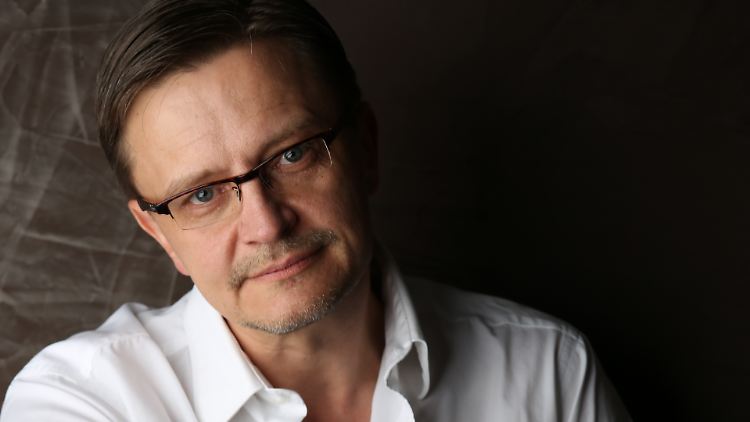 Roger Näbig ist Rechtsanwalt in Berlin, Völkerrechtler und sicherheitspolitischer Blogger - sein Blog heißt "Konflikte und Sicherheit".