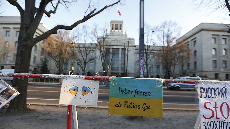 Eine Petition will den Platz vor der russischen Botschaft umbenennen lassen.