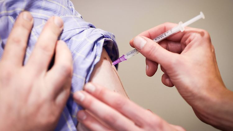 50 bis 85 Prozent der Geimpften leiden laut Studie seltener unter Long-Covid-Symptomen.