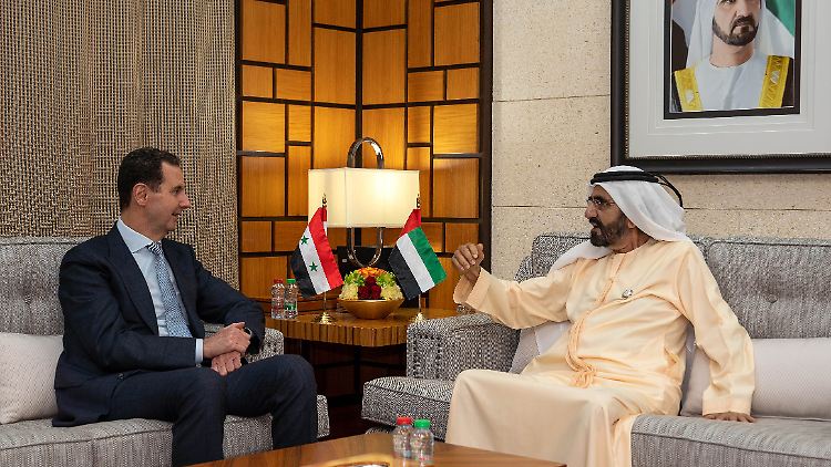 Wiedersehen nach elf Jahren Sendepause: Assad plaudert mit dem Emir von Dubai, Scheich Mohammed bin Raschid al-Maktum.