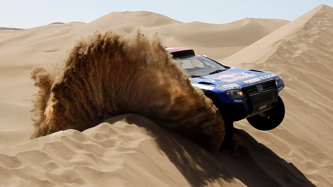2011-01-10T013454Z_01_EGA15_RTRMDNP_3_RALLY.JPG6405237801089072635.jpg