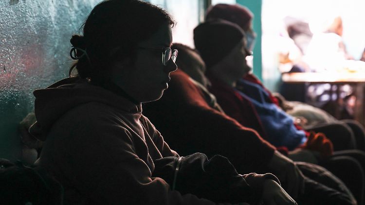 Menschen sollen aus einem Schutzraum verschleppt worden sein, berichtet der Stadtrat in Mariupol.
