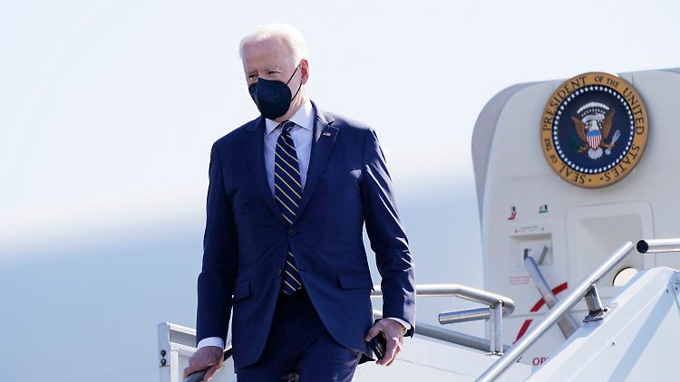 Am Freitag fliegt Biden nach Brüssel, danach geht es weiter nach Warschau.