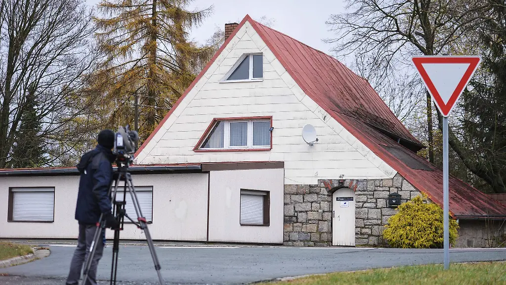 Das-Haus-in-einem-Ortsteil-von-Regnitzlosau-im-Landkreis-Hof-soll-Rechtsextremen-als-Treffpunkt-gedient-haben