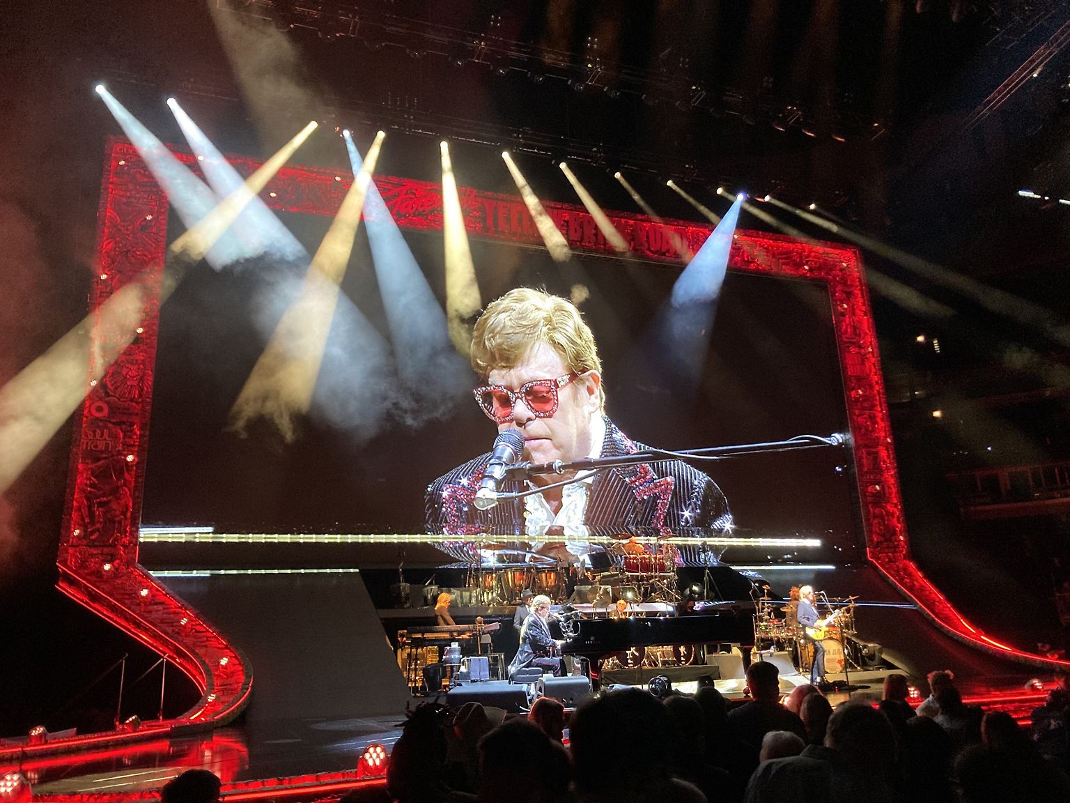 Als Elton John sich von der großen Bühne verabschiedete, ...
