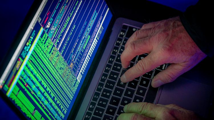"Verglichen mit den Kämpfen der Bodentruppen und den dramatischen Bildern, die wir alle im TV sehen, ist die Cyberkriegführung langweilig", sagt Menny Barzilay.