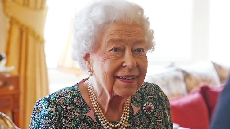 Wie oft die Queen sich selbst die Hände nass macht, verriet ihr Butler nicht. 