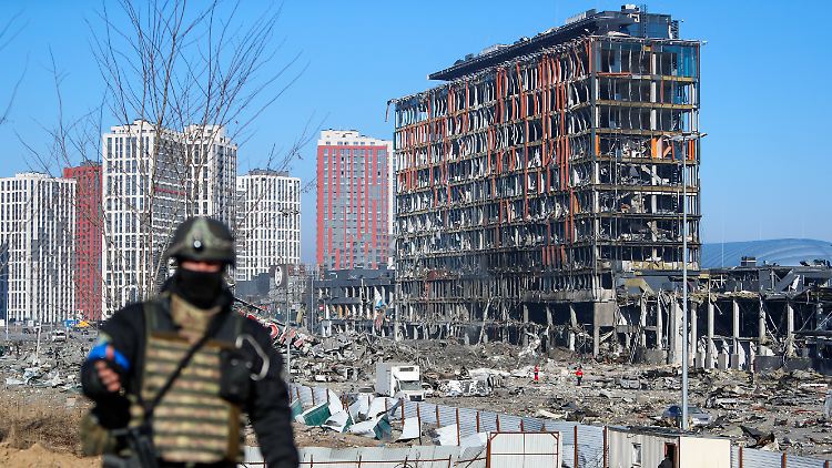 Die ukrainische Hauptstadt Kiew leidet weiterhin unter russischen Luftangriffen.