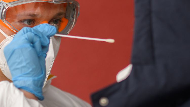Seit Beginn der Pandemie gibt es in Deutschland knapp 19 Millionen nachgewiesene Infektionen mit dem Coronavirus.