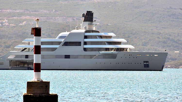 Die "Solaris" liegt derzeit in der Türkei vor Anker.