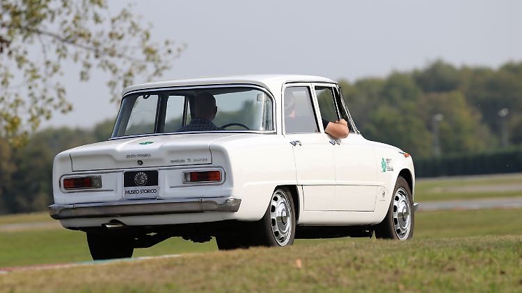 Als Alfa Romeo Giulia Ti ließ die Giulia BMW 1500 oder Porsche 356 locker hinter sich.