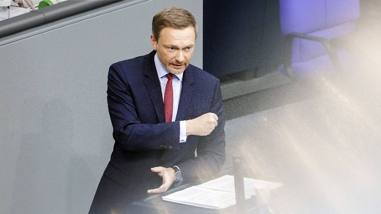 Bundesfinanzminister Christian Lindner bekräftigte sein Vorhaben, ab 2023 die Schuldenbremse wieder einzuhalten.
