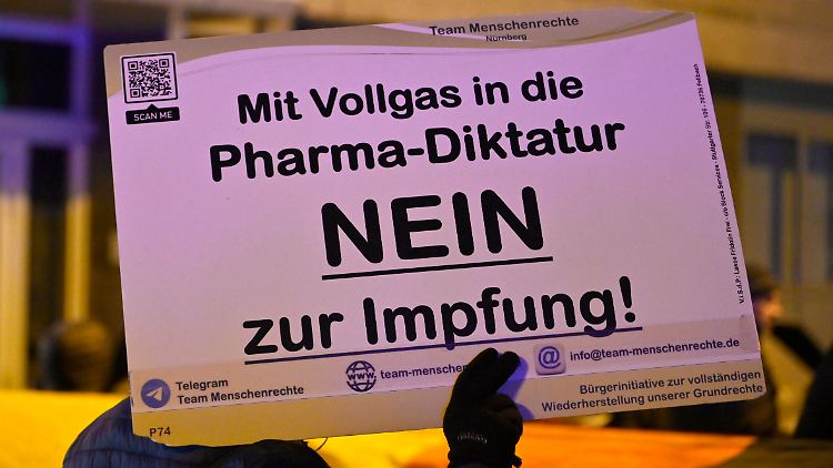 Manche Impfgegner haben ein sehr verdrehtes Verständnis von Diktatur.