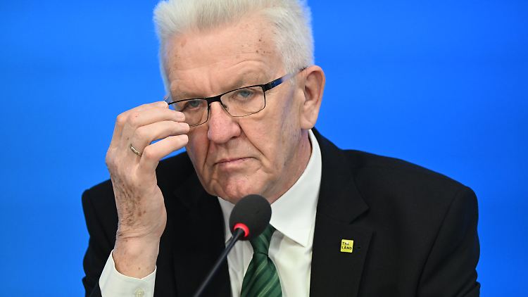 Der grüne Landesvater Kretschmann will weder Pazifist noch Bellizist sein.