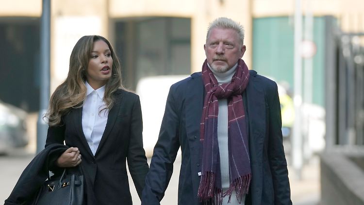 Becker erschien in Begleitung seiner Partnerin Lilian de Carvalho Monteiro vor Gericht.