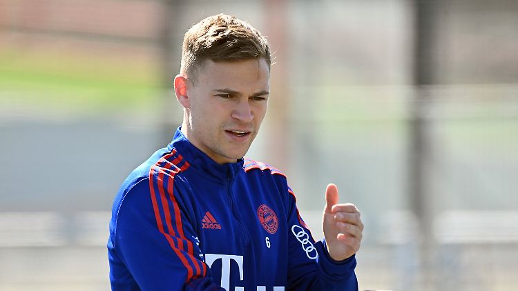 "Impfung erledigt", scheint Kimmich zu sagen. 