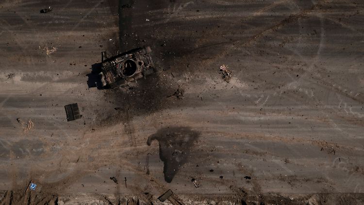 Ein zerstörter russischer Panzer nahe Brovary bei Kiew.
