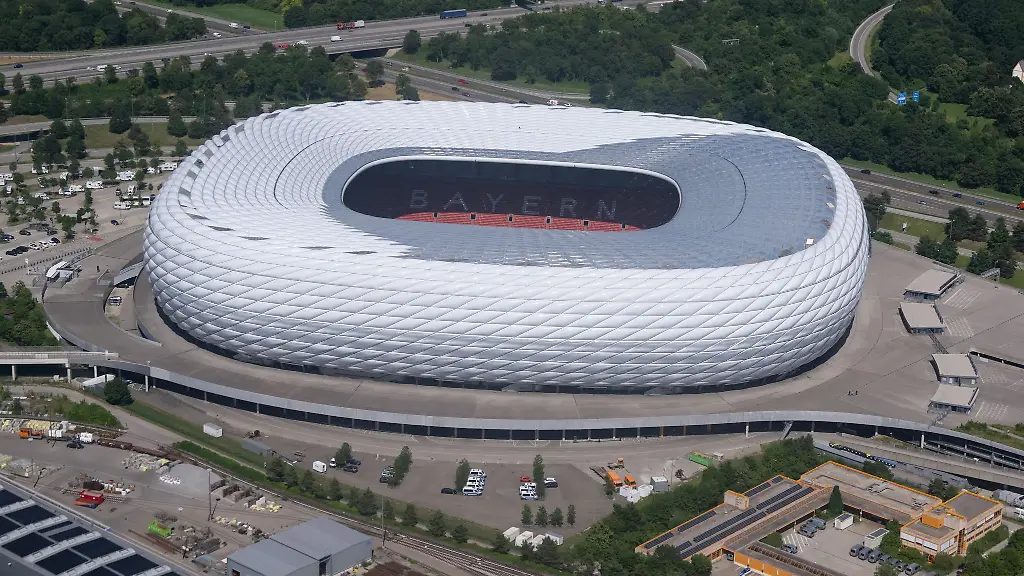 Bald-Ziel-von-E-Lastwagen-die-Allianz-Arena