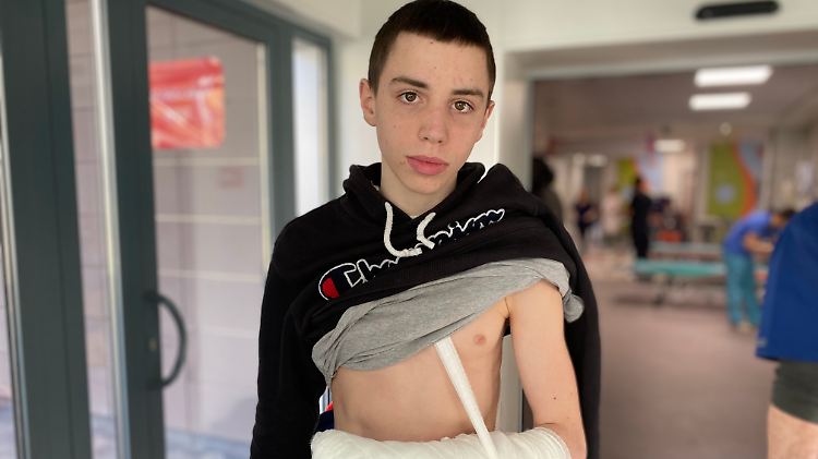 Der 14-jährige Jura überlebte den Angriff, sein Vater nicht.