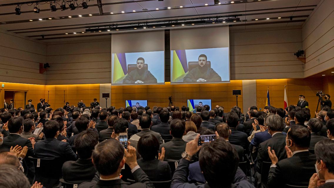 Selenskyj war dem japanischen Parlament per Video zugeschaltet.