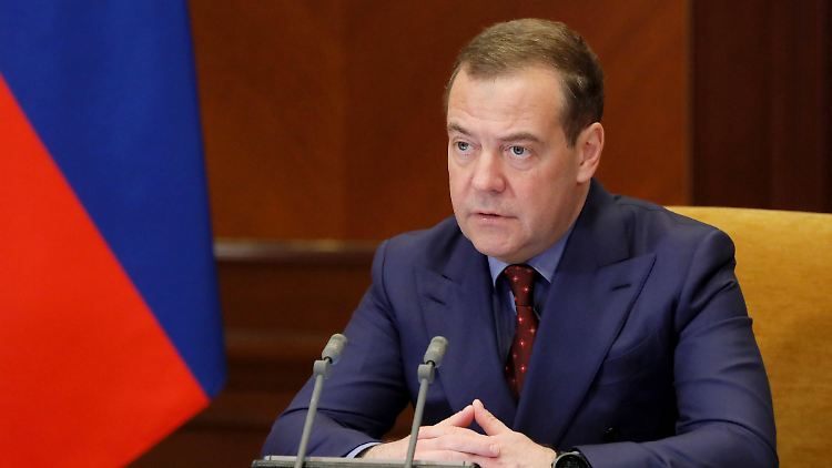 Ein Zusammenbruch Russlands würde fünf oder sechs neuen Staaten unter der Führung von "Freaks und Fanatikern" entstehen lassen, so Medwedew.