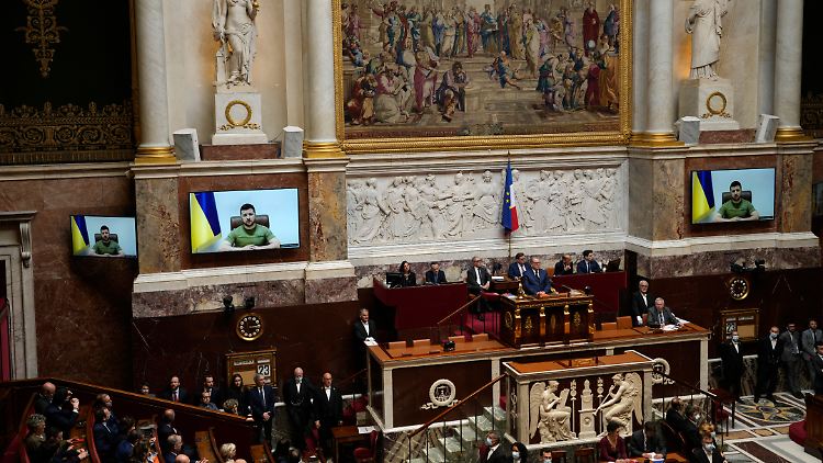 Für den französischen Präsidenten Macron findet Selenskyj lobende Worte.