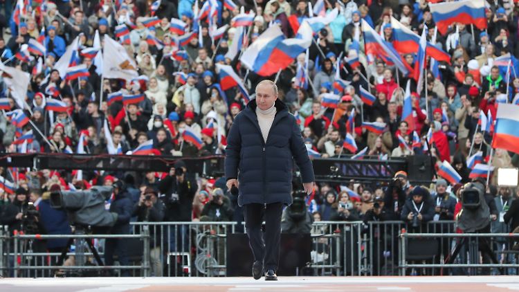 Dieses Foto zumindest sollte aktuell sein: Wladimir Putin am Freitag im Moskauer Luschniki-Stadion.