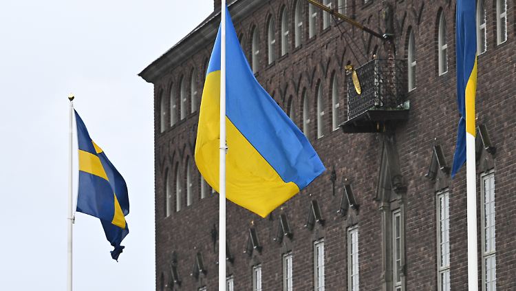 Schweden verdoppelt seine Waffenlieferungen in die Ukraine.