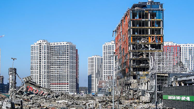 Die Überreste eines Einkaufszentrums in der ukrainischen Hauptstadt Kiew.