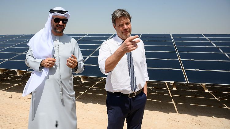 Um die Abhängigkeit von russischen Energieimporten zu verringern, plant Wirtschaftsminister Habeck eine Partnerschaft mit dem Emirat Katar.