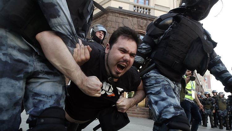 Für eine Festnahme in Russland reicht es, die "Militäroperation in der Ukraine" als Krieg zu bezeichnen. 