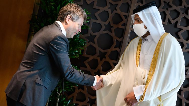 Robert Habeck mit Scheich Mohammed bin Hamad bin Kasim al-Abdullah Al Thani, Katars Handelsminister.