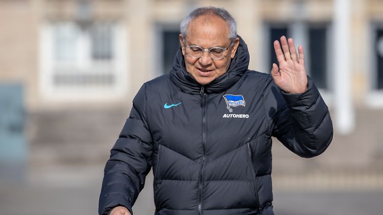Felix Magath vor dem ersten Training als Cheftrainer von Hertha BSC. 