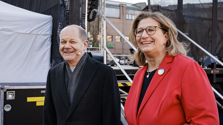 Haben beide gut lachen angesichts der Umfragen im Saarland: SPD-Kanzler Scholz und Spitzenkandidatin Rehlinger.