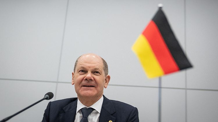 "Das ist ja etwas, was dann auch gilt", sagt Scholz über die Gas-Verträge mit Russland.
