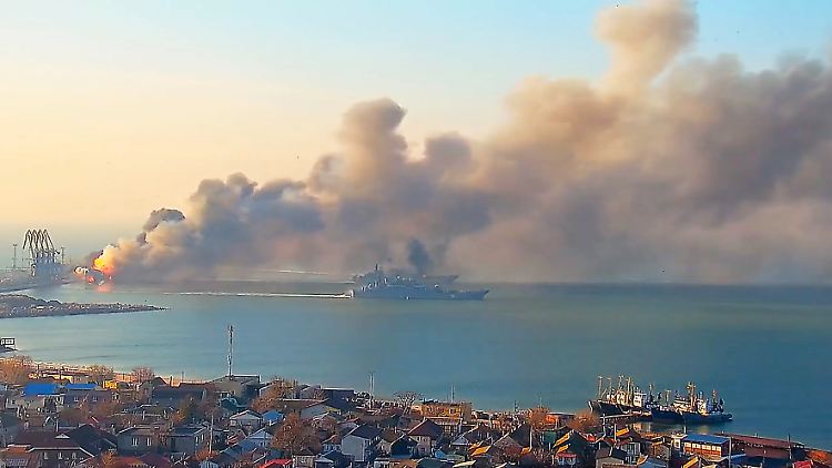 Die "Orsk" lag am ukrainischen Hafen von Berdjansk an und soll durch heftige Explosionen zerstört worden sein.